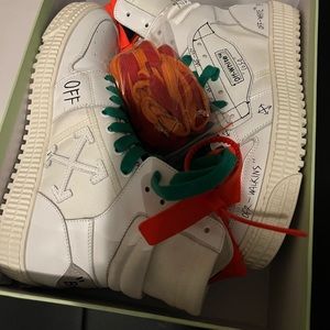 Brand, Off White, size 7.5